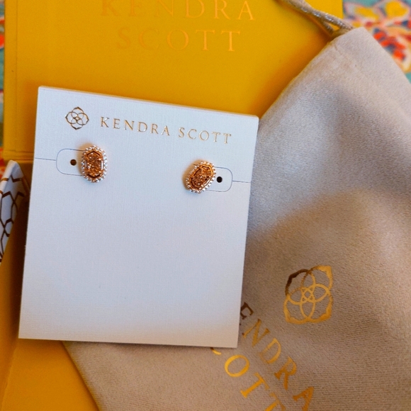 Kendra Scott Stud Earrings /Gold Tone / New In Box - Picture 2 of 6